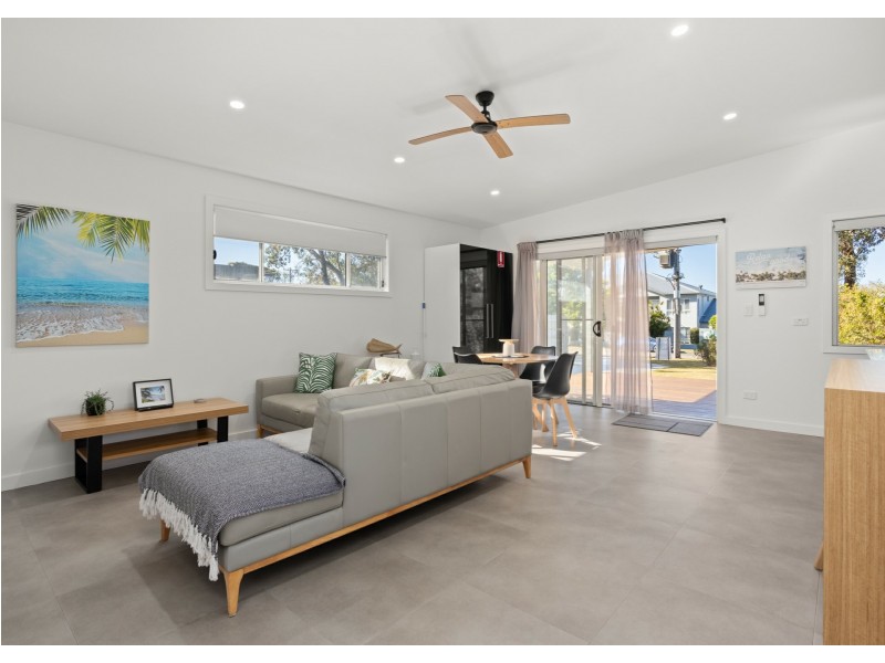 33 Lewis Street, Old Bar NSW 2430