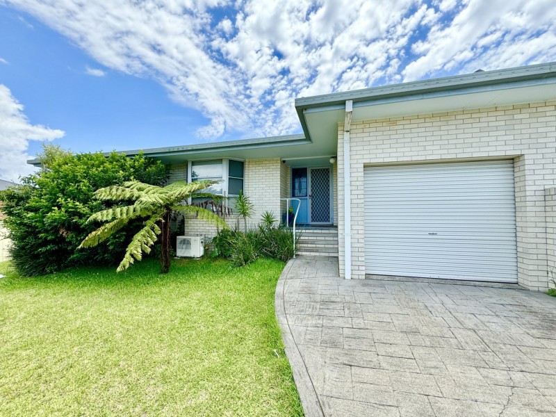 Unit 2/2 Laurina Close, Old Bar NSW 2430