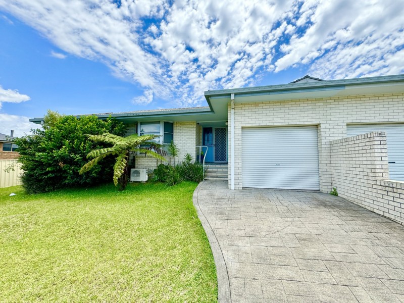 Unit 2/2 Laurina Close, Old Bar NSW 2430