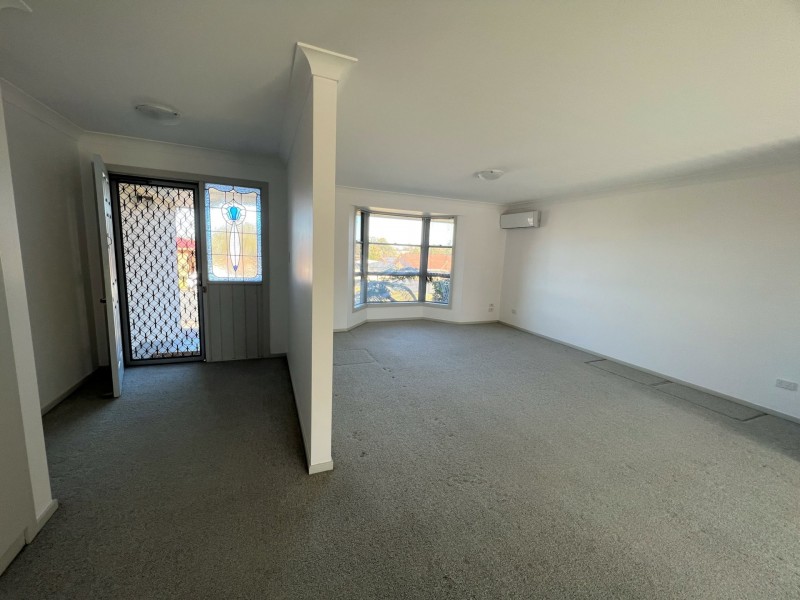 Unit 2/2 Laurina Close, Old Bar NSW 2430