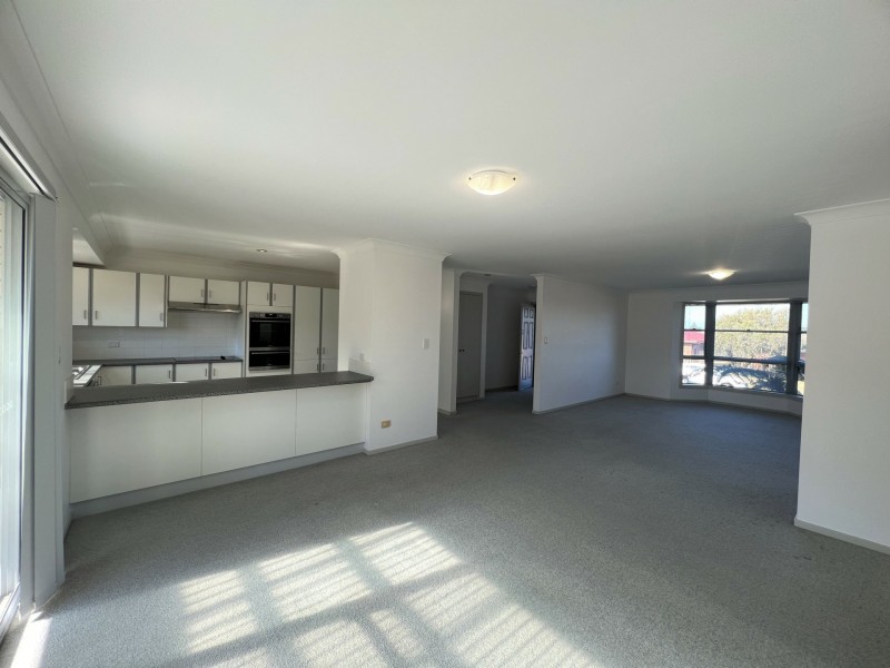 Unit 2/2 Laurina Close, Old Bar NSW 2430