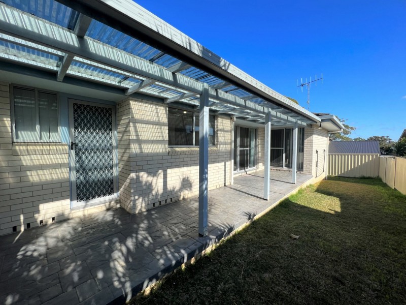 Unit 2/2 Laurina Close, Old Bar NSW 2430