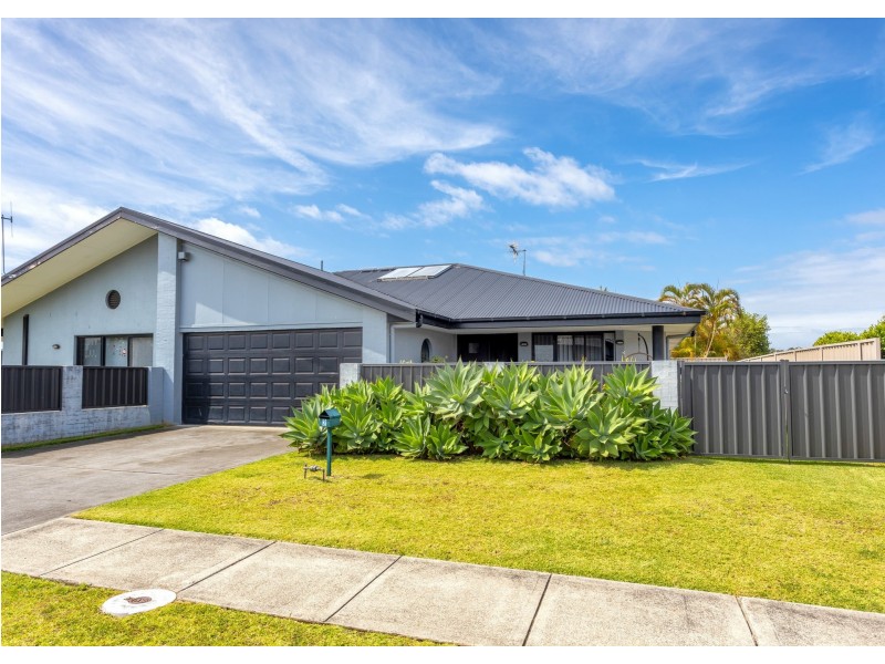2 Greenbank Way, Old Bar NSW 2430
