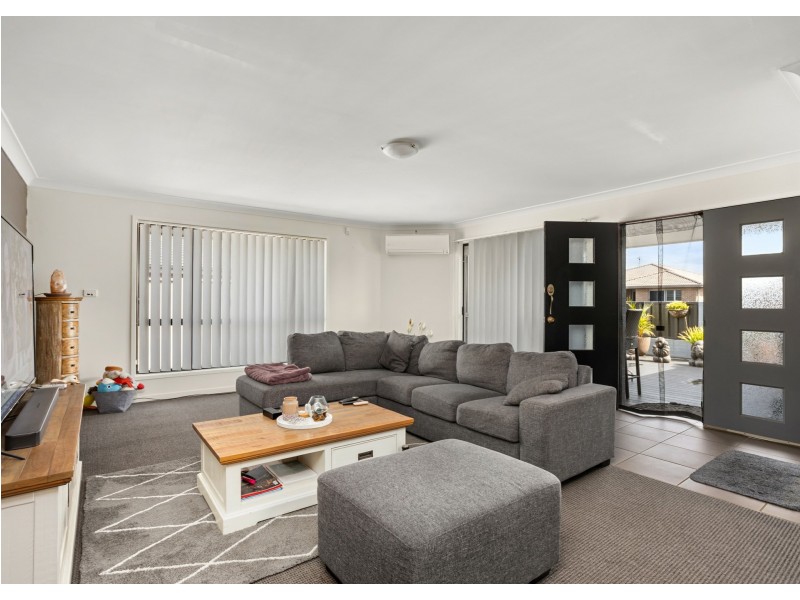 2 Greenbank Way, Old Bar NSW 2430