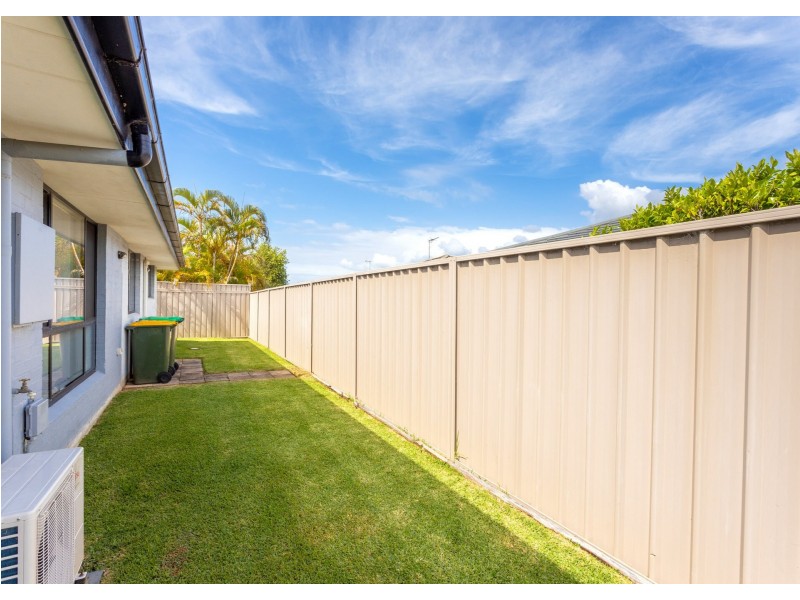 2 Greenbank Way, Old Bar NSW 2430