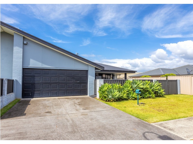 2 Greenbank Way, Old Bar NSW 2430