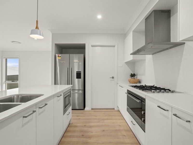 9 Auvergne Way, Old Bar NSW 2430