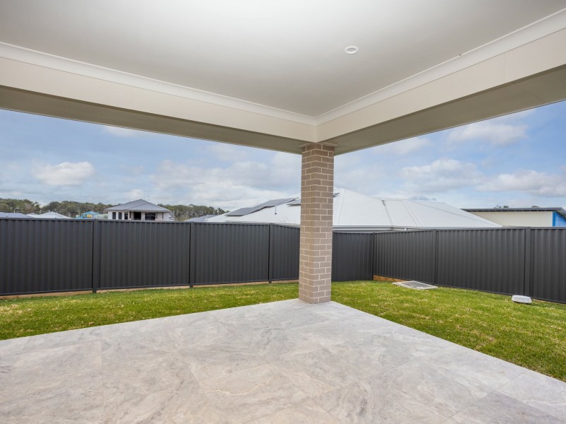 9 Auvergne Way, Old Bar NSW 2430