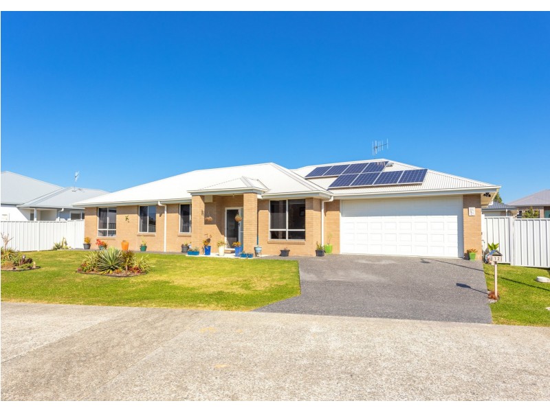 12 Maita Way, Old Bar NSW 2430