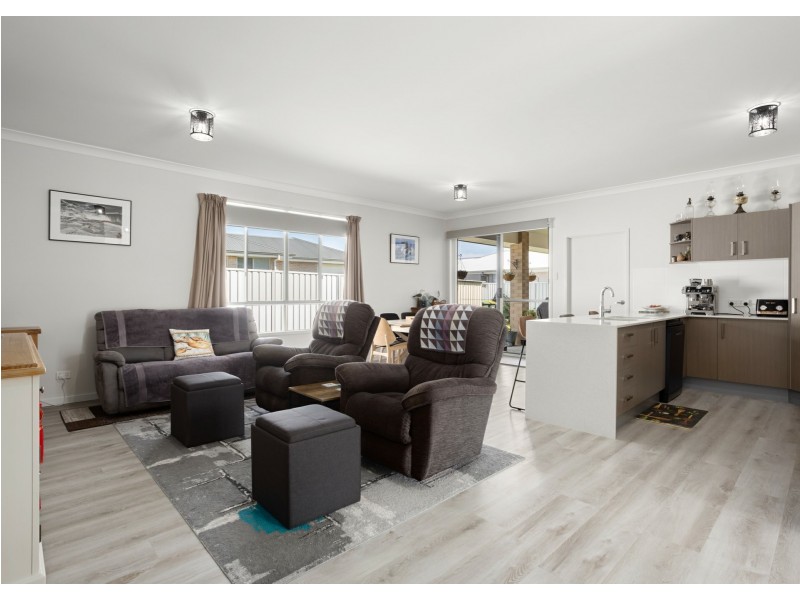 12 Maita Way, Old Bar NSW 2430