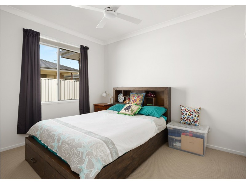 12 Maita Way, Old Bar NSW 2430