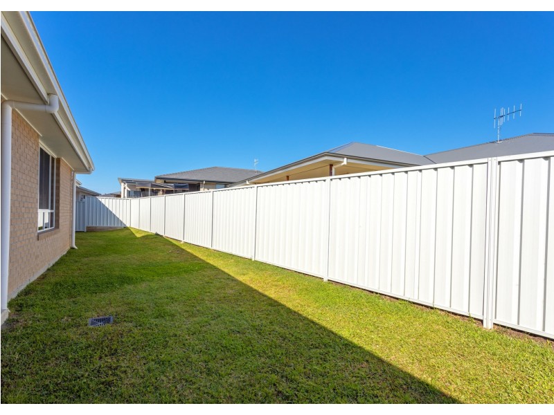 12 Maita Way, Old Bar NSW 2430