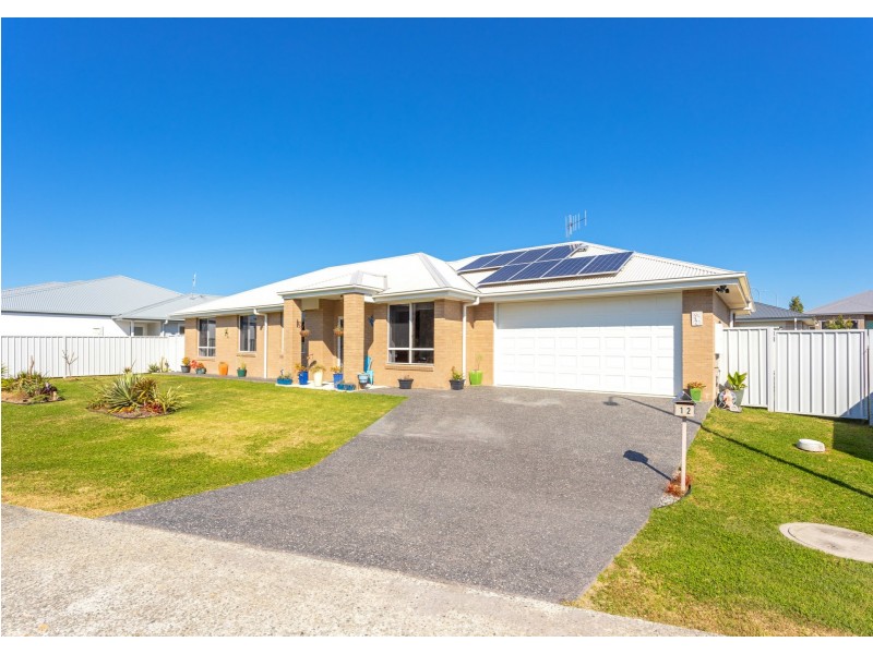 12 Maita Way, Old Bar NSW 2430