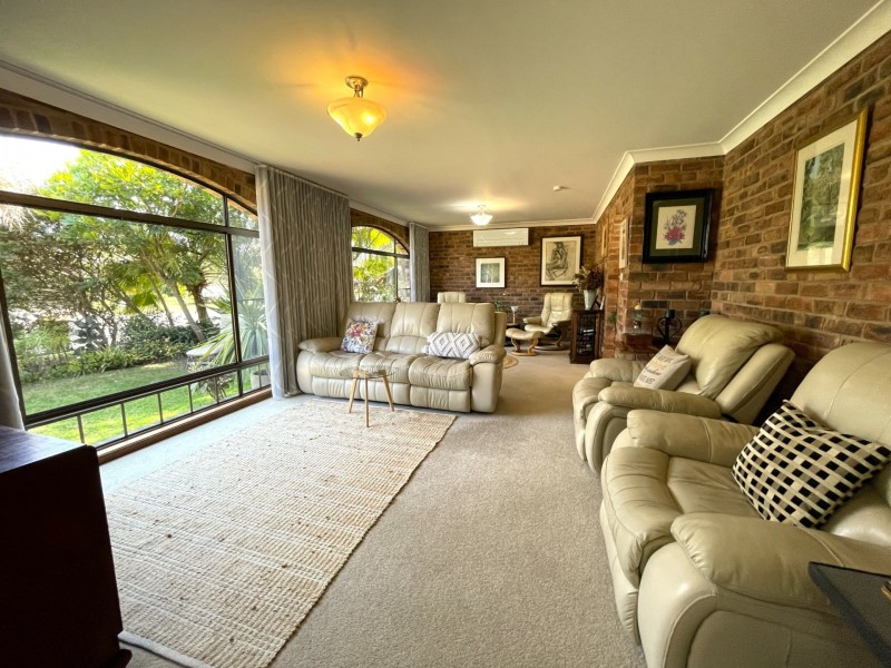 10 Oceanic Place, Old Bar NSW 2430