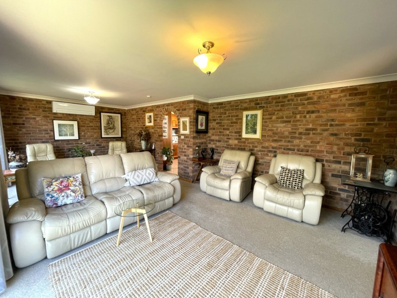 10 Oceanic Place, Old Bar NSW 2430