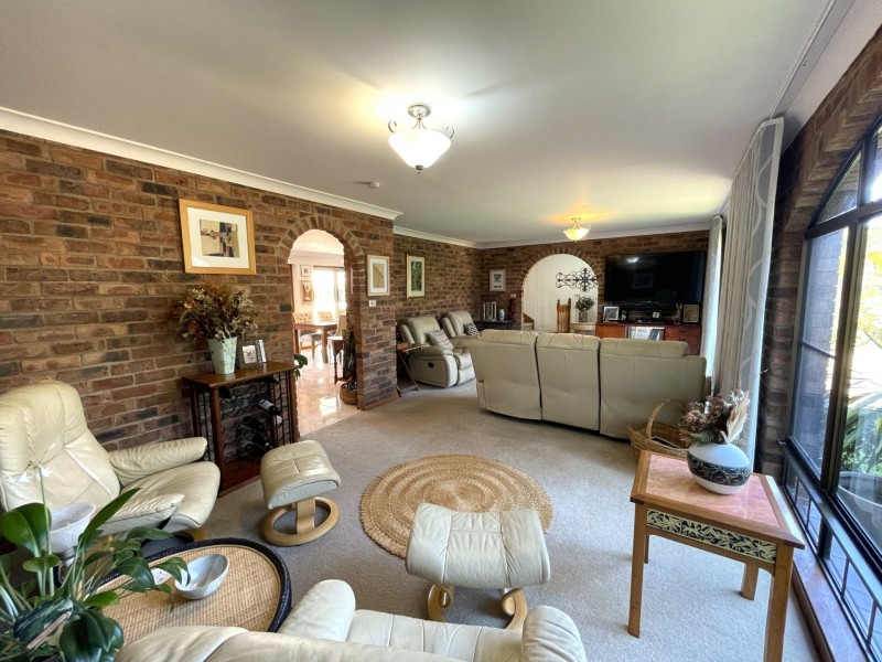 10 Oceanic Place, Old Bar NSW 2430