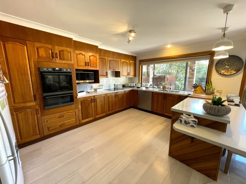 10 Oceanic Place, Old Bar NSW 2430