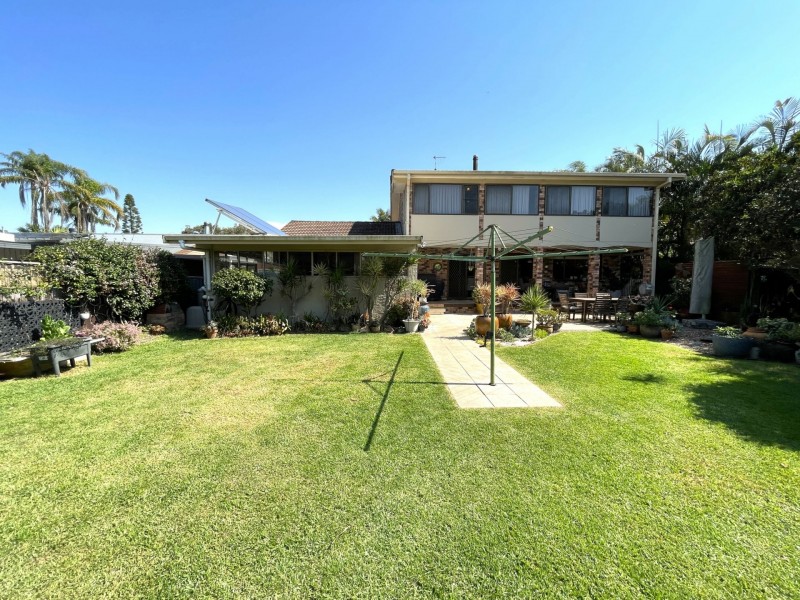 10 Oceanic Place, Old Bar NSW 2430