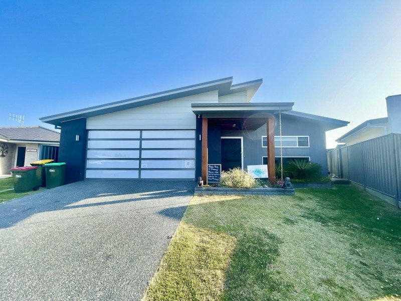 13 Tropicbird Crescent, Old Bar NSW 2430