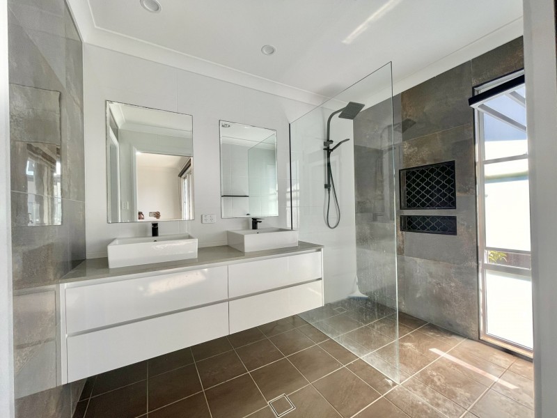 13 Tropicbird Crescent, Old Bar NSW 2430