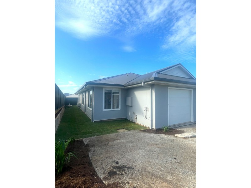 Unit 2/7 Auvergne Way, Old Bar NSW 2430