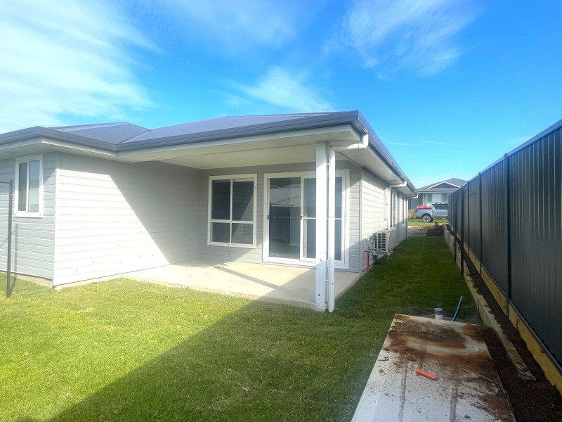 Unit 2/7 Auvergne Way, Old Bar NSW 2430