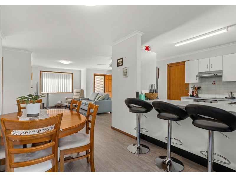 2/1 Casuarina Close, Old Bar NSW 2430