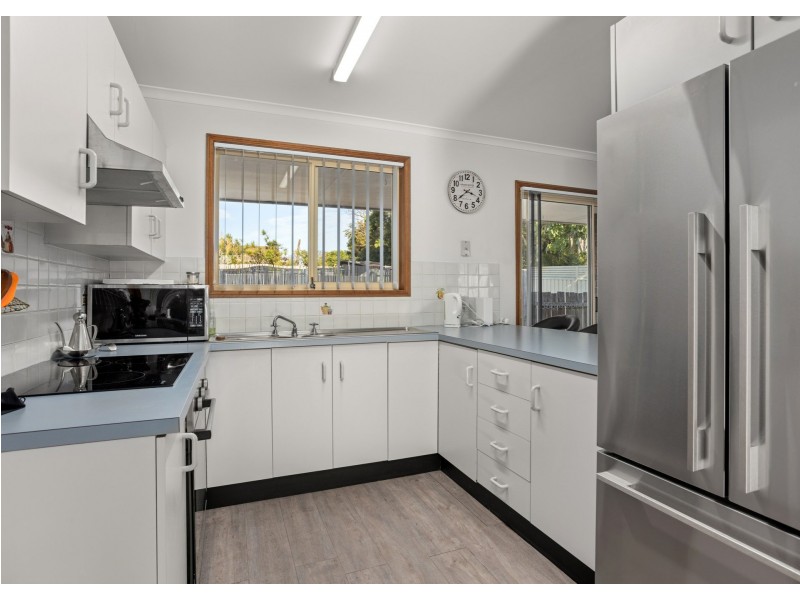 2/1 Casuarina Close, Old Bar NSW 2430