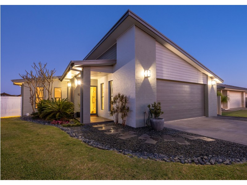 35 Bluehaven Drive, Old Bar NSW 2430