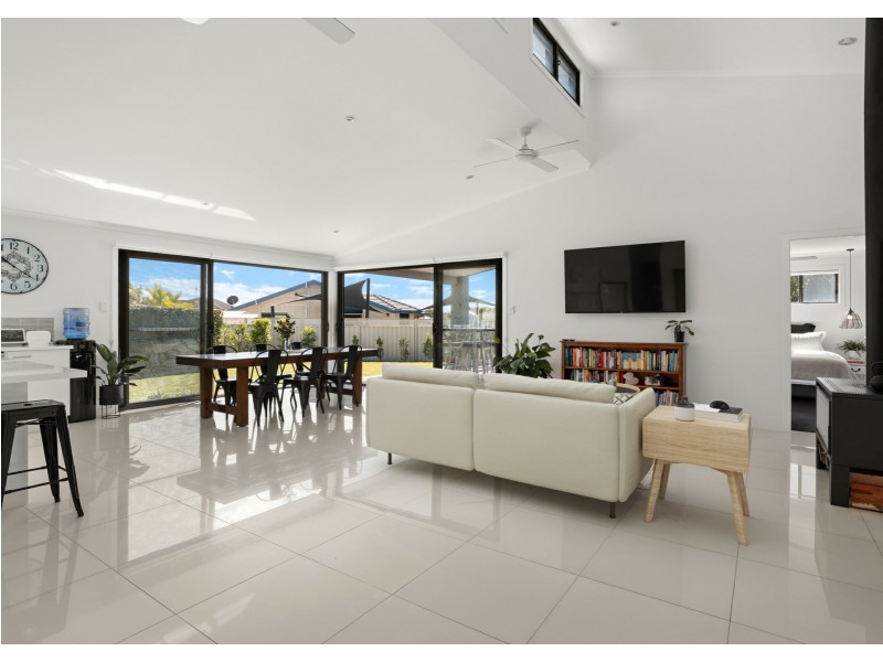 35 Bluehaven Drive, Old Bar NSW 2430