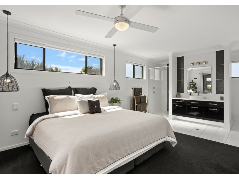 35 Bluehaven Drive, Old Bar NSW 2430