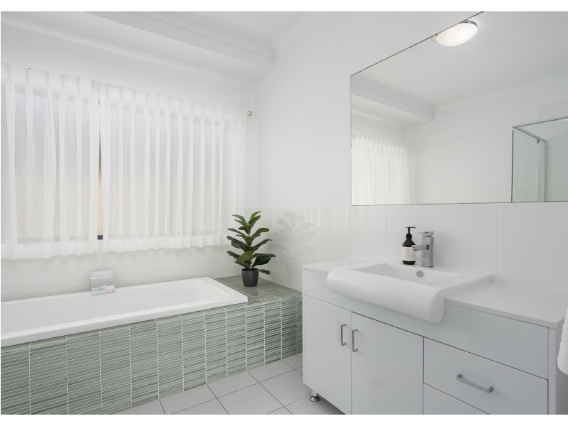 35 Bluehaven Drive, Old Bar NSW 2430