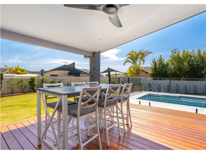 35 Bluehaven Drive, Old Bar NSW 2430