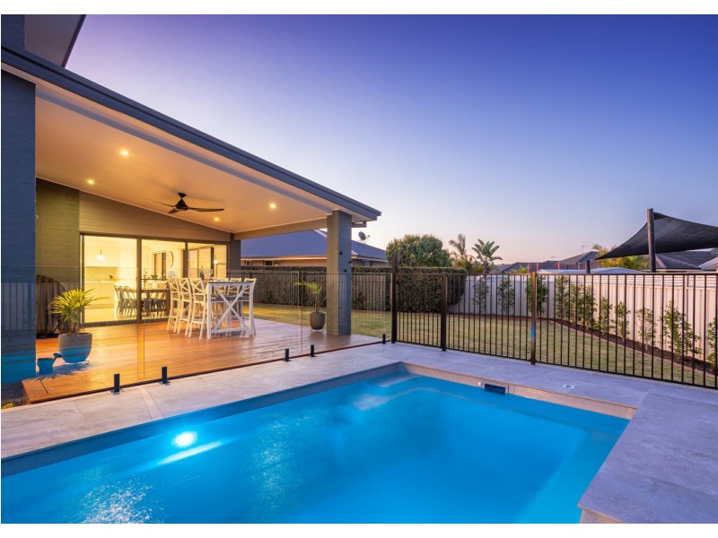 35 Bluehaven Drive, Old Bar NSW 2430