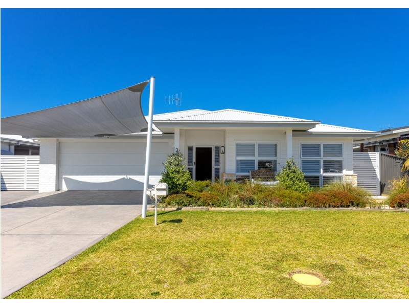 3 Bunyan Avenue, Old Bar NSW 2430