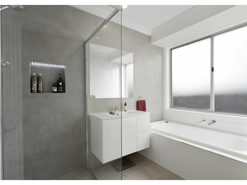 94 Albatross Way, Old Bar NSW 2430