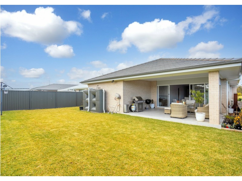 94 Albatross Way, Old Bar NSW 2430