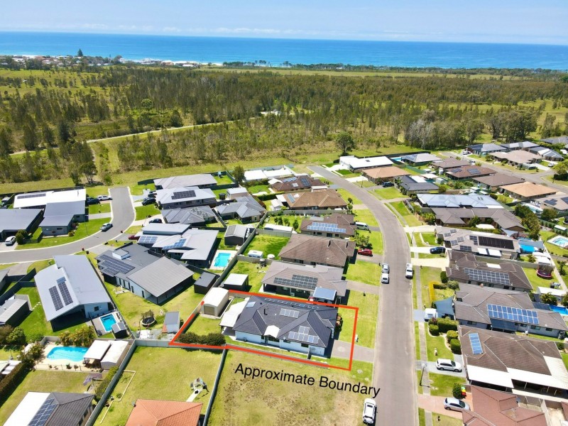 4 Yellowfin Avenue, Old Bar NSW 2430