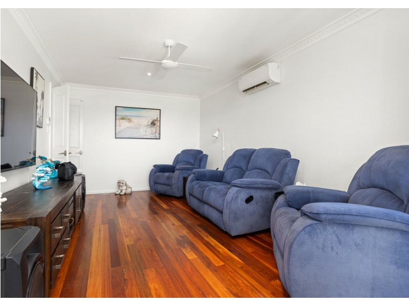 4 Yellowfin Avenue, Old Bar NSW 2430