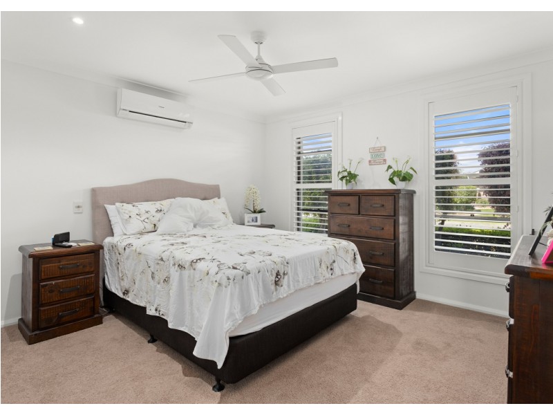 4 Yellowfin Avenue, Old Bar NSW 2430