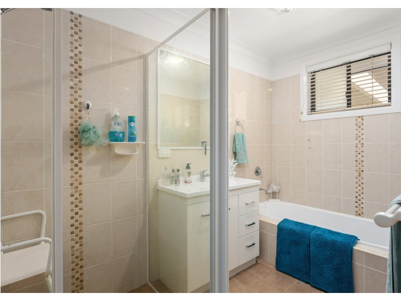 4 Yellowfin Avenue, Old Bar NSW 2430