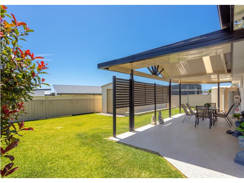 4 Yellowfin Avenue, Old Bar NSW 2430