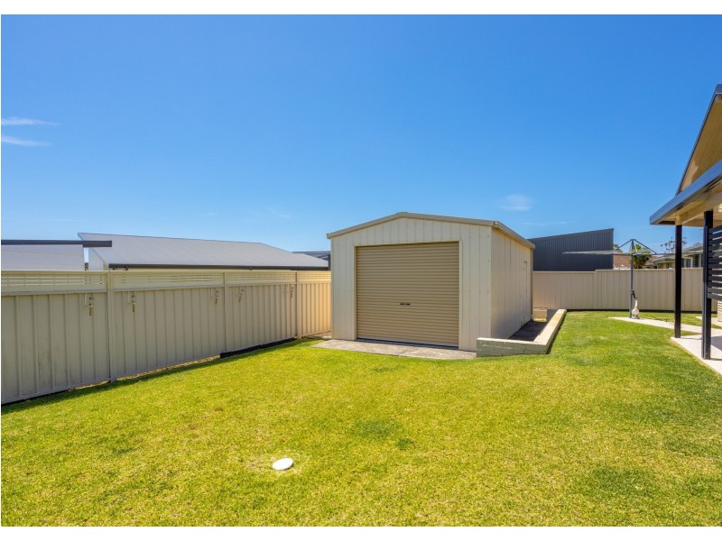 4 Yellowfin Avenue, Old Bar NSW 2430