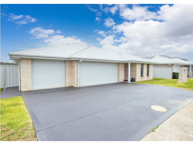 15 & 15A Viewmont Way, Old Bar NSW 2430