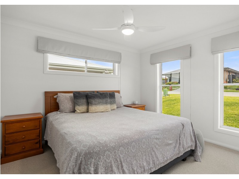 15 & 15A Viewmont Way, Old Bar NSW 2430