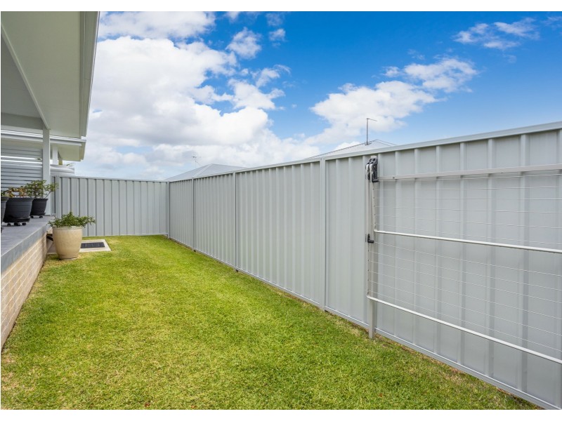 15 & 15A Viewmont Way, Old Bar NSW 2430