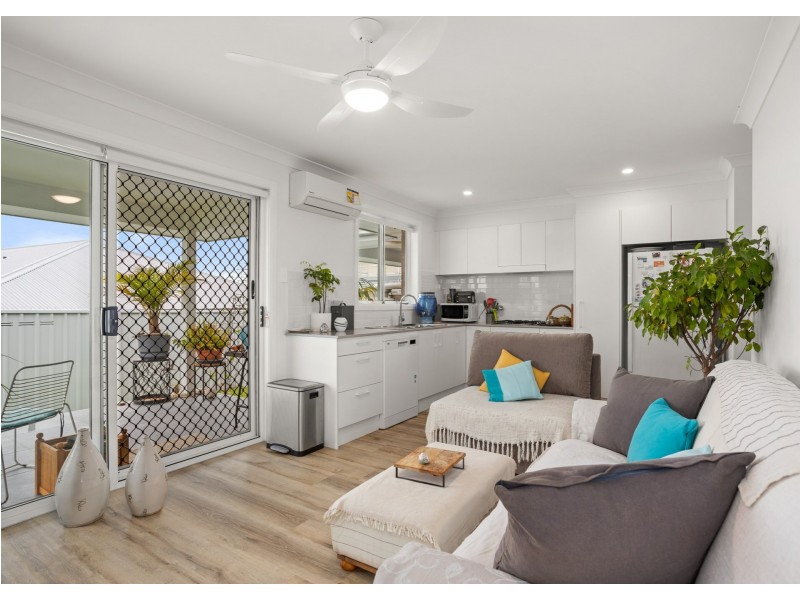 15 & 15A Viewmont Way, Old Bar NSW 2430
