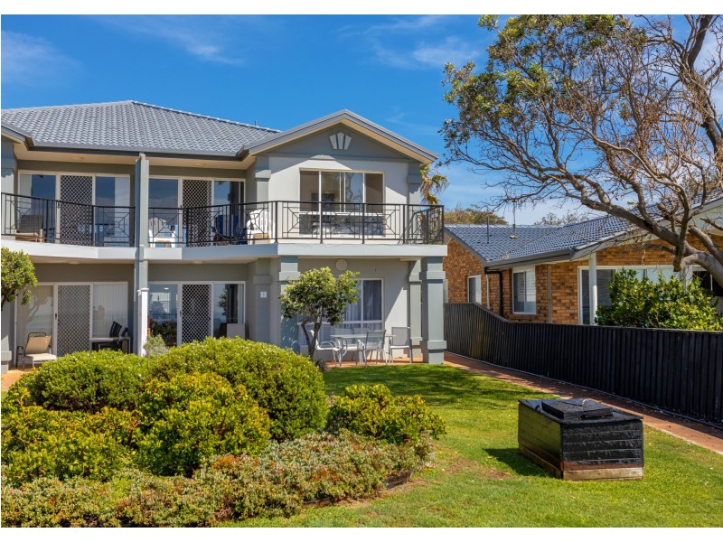 3/32 Lewis Street, Old Bar NSW 2430