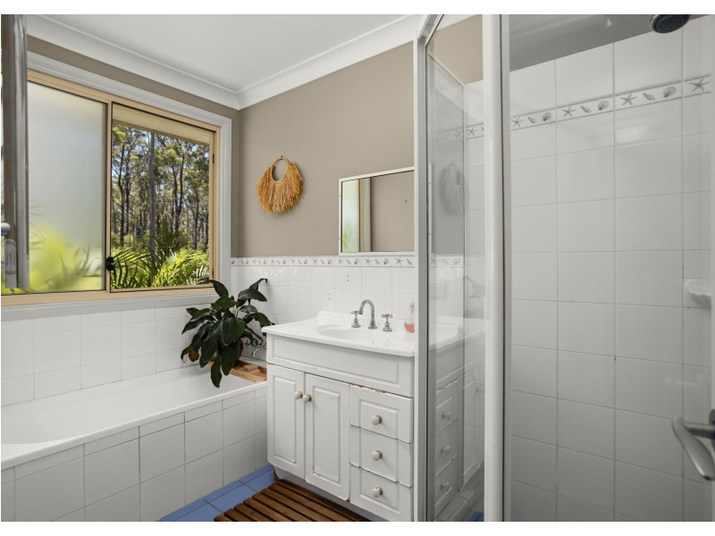 34 Kolinda Drive, Old Bar NSW 2430