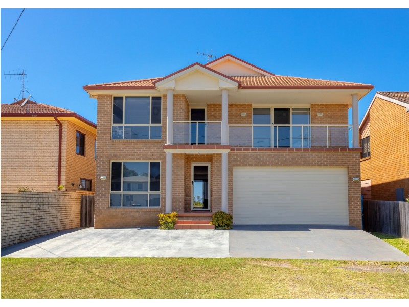 4 Lewis Street, Old Bar NSW 2430